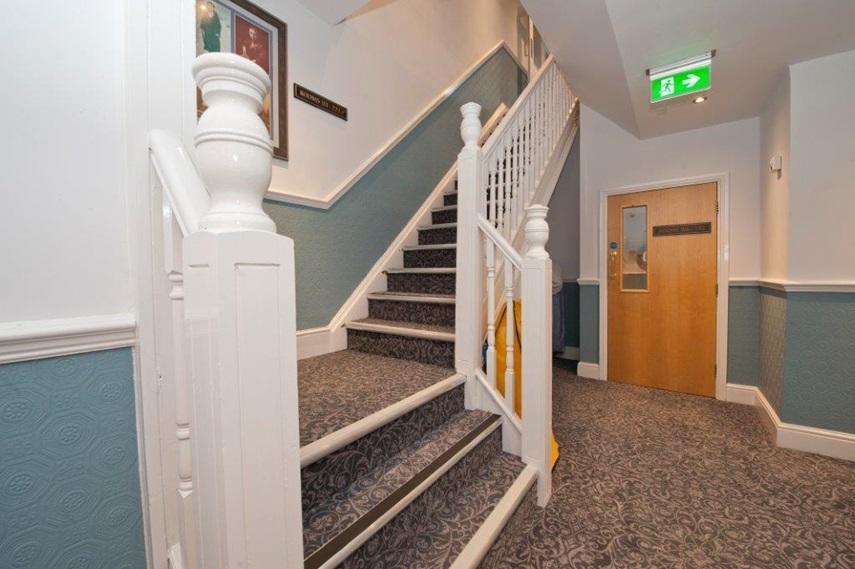 The Portland Hotel Wetherspoon Честерфілд Екстер'єр фото